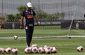 Tiago Nunes durante o treino da manhã desta sexta-feira