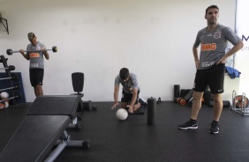 Boselli, Cantillo e Bruno Méndez fazem trabalho na academia do CT Joaquim Grava