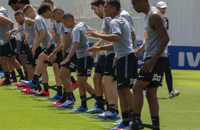 Elenco do Corinthians em treino deste sábado no CT
