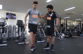 Léo Santos faz trabalho na academia do CT