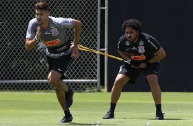 Léo Santos no gramado do CT Joaquim Grava
