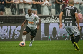 Atacante Vagner Love durante o segundo tempo da partida entre Corinthians e Inter de Limeira