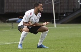 Everaldo em ação contra a Inter de Limeira, pelo Paulista