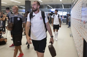 Goleiro Walter chegando à Arena Corinthians antes da partida contra a Inter de Limeira