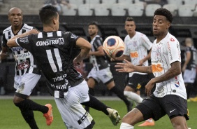 Gustavo e Cantillo em ação contra a Inter de Limeira