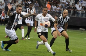Madson em ao na derrota do Corinthians para a Inter de Limeira, no Paulista