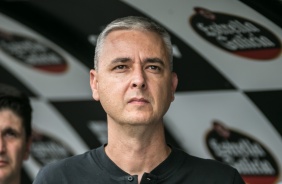 Tiago Nunes no banco de reservas do Corinthians durante a derrota para a Inter de Limeira