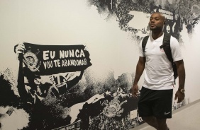 Vagner Love na chegada do Corinthians para o duelo contra a Inter de Limeira