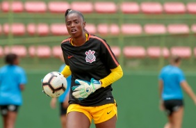 Tainá no aquecimento antes da partida contra o Palmeiras