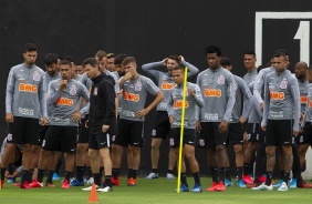 Os atletas do Timão receberam algumas instruções durante o treino desta terça-feira