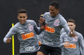 Pedrinho e Dav durante o treino desta tera-feira