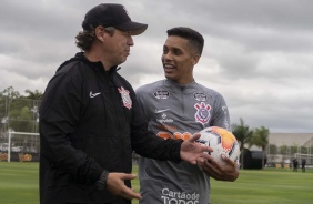 Pedrinho recebeu algumas instruções durante o treino desta terça-feira