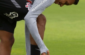 Pedrinho treinou com o elenco do Corinthians nesta terça-feira