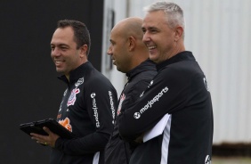 Tiago Nunes e a comisso tcnica do Timo durante o treino desta tera-feira