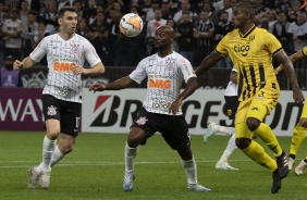 Boselli e Love durante jogo contra o Guaraní