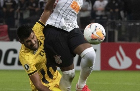 Gil em ação durante o jogo contra o Guaraní