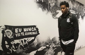 Gil na chegada do Corinthians na Arena para o duelo contra o Guaraní