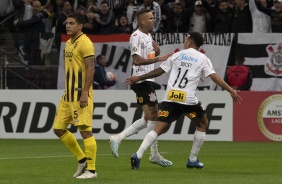Luan e Sidcley durante jogo contra o Guaraní