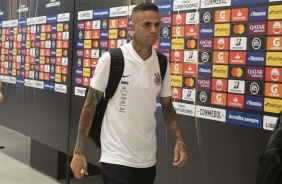 Luan na chegada do Corinthians na Arena para o duelo contra o Guaraní