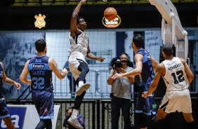 Nesbitt e Humberto durante o jogo contra o Rio Claro