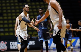 Pecos e Wesley durante o jogo contra o Rio Claro