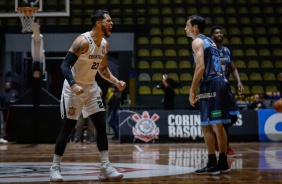 Pecos em ao durante o jogo contra o Rio Claro