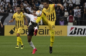 Pedrinho em ação durante o jogo contra o Guaraní