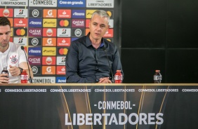 Tiago Nunes durante coletiva após o jogo desta quarta