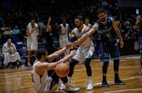 Wesley e Pecos durante o jogo contra o Rio Claro