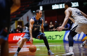 Wesley em quadra no jogo contra o Rio Claro