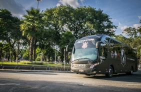 nibus do Corinthians chegando ao Morumbi neste domingo