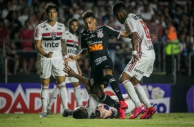 Pedrinho em jogada durante o clssico contra o So Paulo no Morumbi