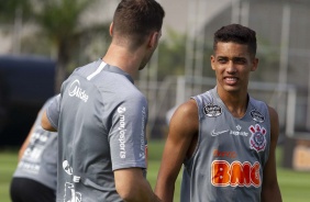 Boselli e Pedrinho durante treino do Corinthians na tarde desta sexta-feira