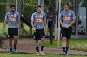 Bruno Méndez, Lucas Piton e Carlos Augusto durante treino do Corinthians na tarde desta quinta-feira