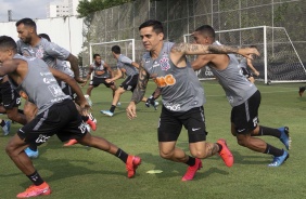 Fagner durante treino do Corinthians na tarde desta sexta-feira