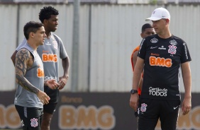 Fagner, Gil e Tiago Nunes durante treino do Corinthians na tarde desta sexta-feira