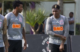 Gil e Yony durante treino do Corinthians na tarde desta sexta-feira