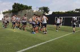 Jogadores do Corinthians durante o treino desta sexta-feira