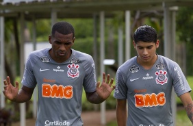 Marllon e Araos durante treino do Corinthians na tarde desta quinta-feira