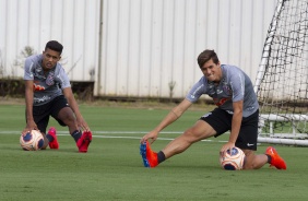 Pedrinho e Vital durante treino do Corinthians na tarde desta quinta-feira