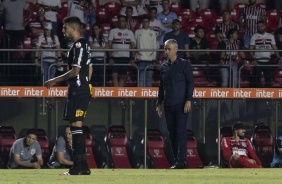 Pedro Henrique e Tiago Nunes durante o jogo contra o São Paulo