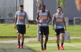 Pedro Henrique, Marllon e Fagner durante treino do Corinthians na tarde desta sexta-feira