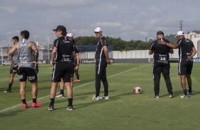 Tiago Nunes e sua comissão técnica durante o treino desta sexta-feira