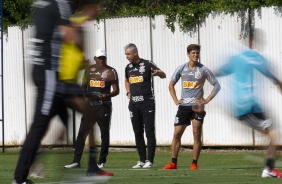 Tiago Nunes e Vital durante treino do Corinthians na tarde desta quinta-feira