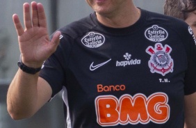 Treinador Tiago Nunes durante treino do Corinthians na tarde desta sexta-feira