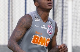 Yony durante o treino do Corinthians na tarde desta quinta-feira
