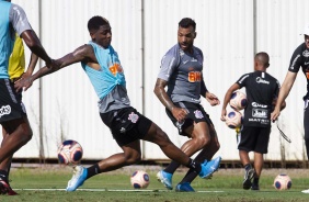 Yony e Michel Macedo durante treino do Corinthians na tarde desta quinta-feira