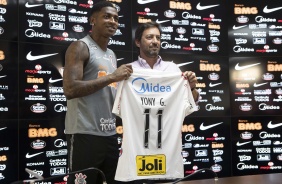 Yony Gonzlez recebeu a camisa 11 antes do treino desta sexta-feira