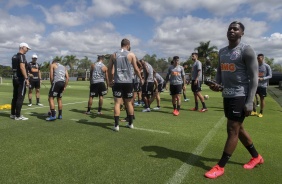 Elenco corinthiano em treinamento desta terça-feira