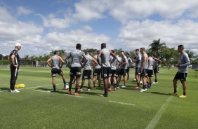 Elenco do Corinthians durante treino no CT Joaquim Grava